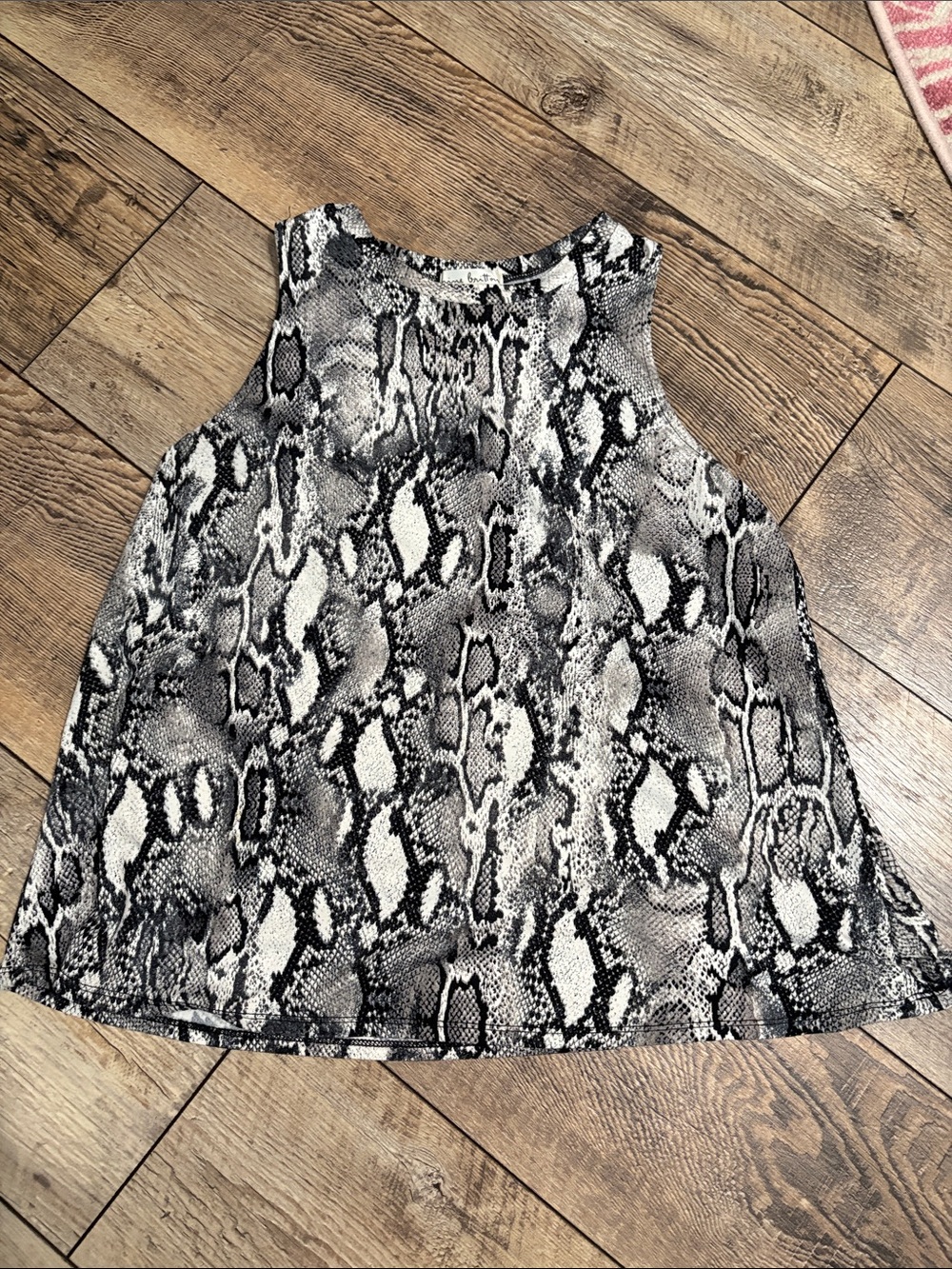 Sleeveless Black and White Snake Print Tank Top
